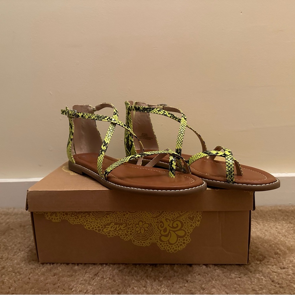 Mix No 6 Highlighter Yellow “Snakeskin” Sandals size 10